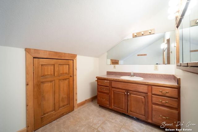 8591 Hidden Trail, Orleans, MI 48865