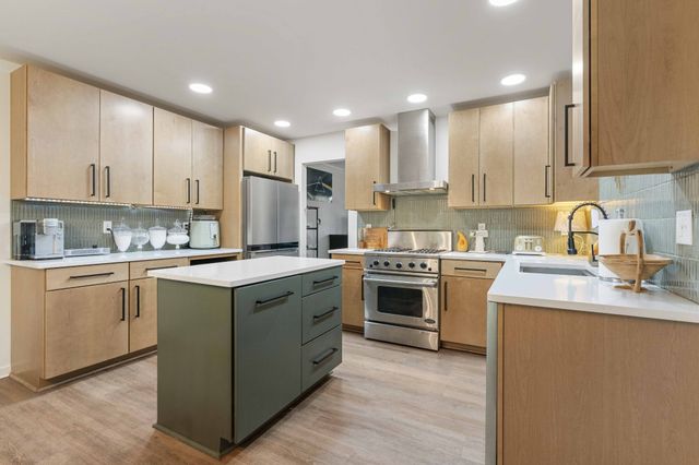 512 Westwood Dr, Tullahoma, TN 37388