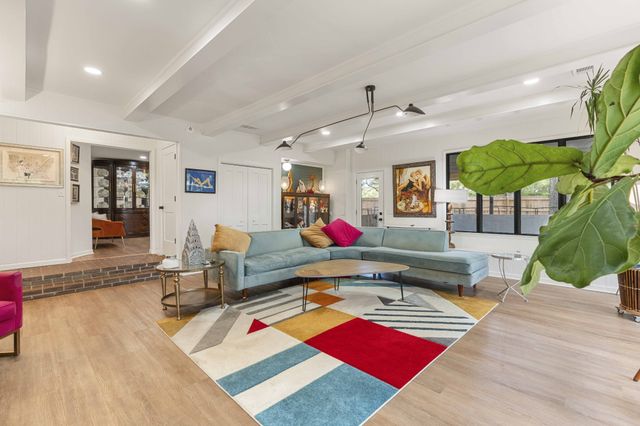 512 Westwood Dr, Tullahoma, TN 37388