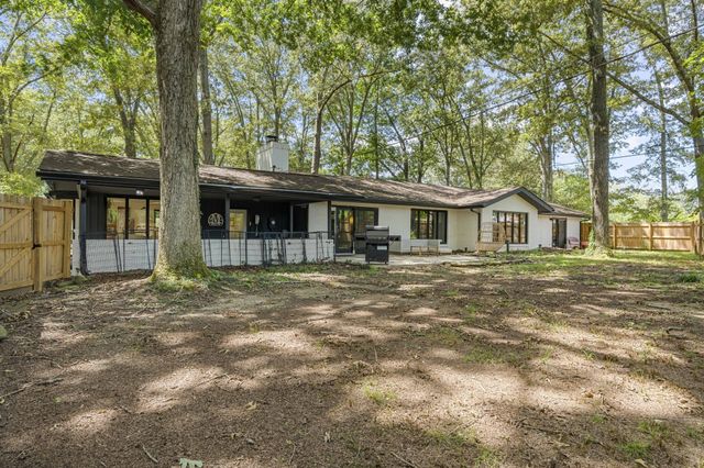 512 Westwood Dr, Tullahoma, TN 37388