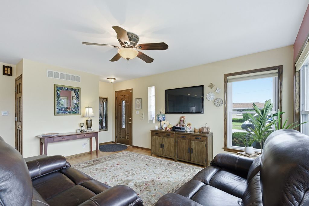 8662 N Ozark Avenue, Niles, IL 60714 — photo 4