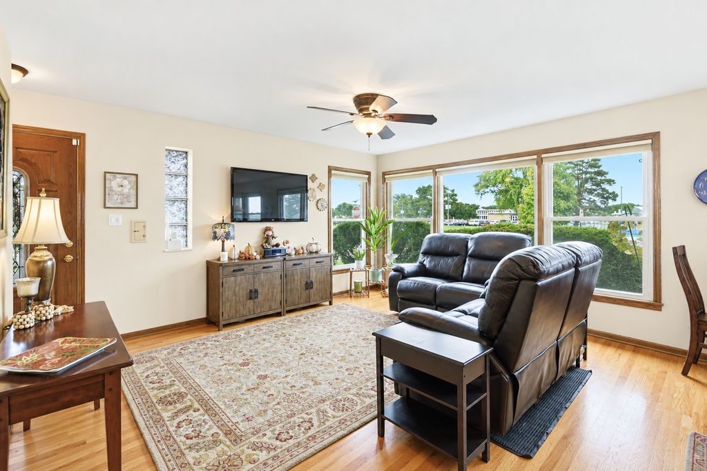 8662 N Ozark Avenue, Niles, IL 60714 — photo 5