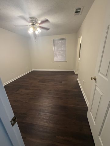 301 Summer Dr, Smyrna, TN 37167