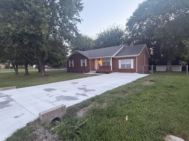 301 Summer Dr, Smyrna, TN 37167