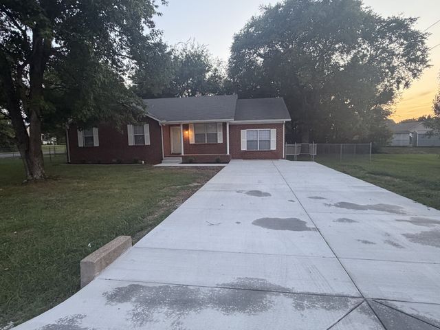 301 Summer Dr, Smyrna, TN 37167
