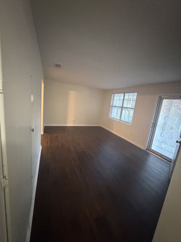 301 Summer Dr, Smyrna, TN 37167
