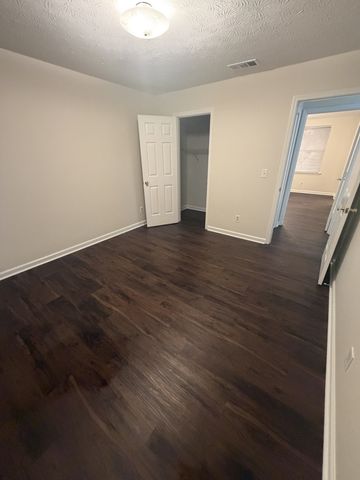 301 Summer Dr, Smyrna, TN 37167