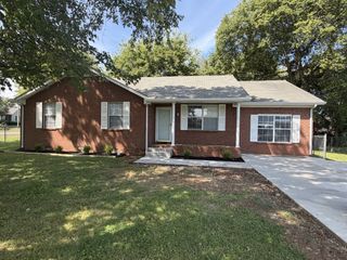 301 Summer Dr, Smyrna, TN 37167