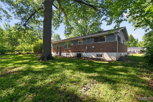 9866 Lawnview Drive, St Louis, MO 63136