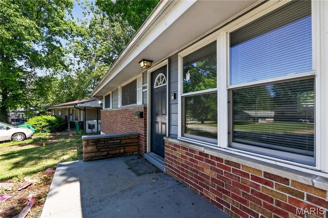 9866 Lawnview Drive, St Louis, MO 63136