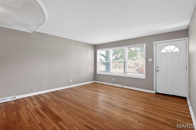 9866 Lawnview Drive, St Louis, MO 63136
