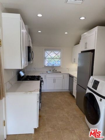 17400 Cantlay Street, Van Nuys (los Angeles), CA 91406