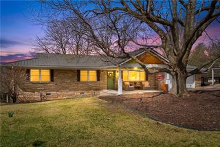 801 Blue Jay Lane, Fayetteville, AR 72704