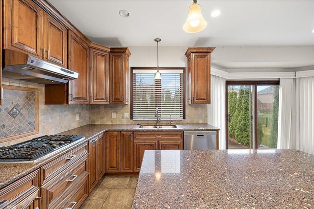 49312 Walnut Creek Drive, Macomb Twp, MI 48044