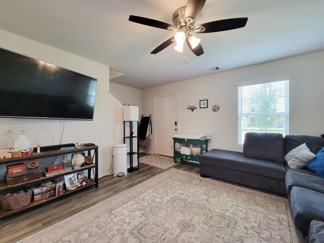 111 Avalon Drive, Huntsville, TX 77320