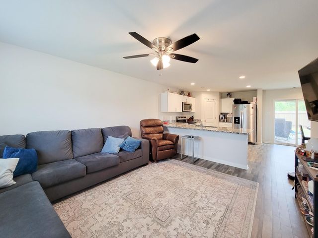 111 Avalon Drive, Huntsville, TX 77320