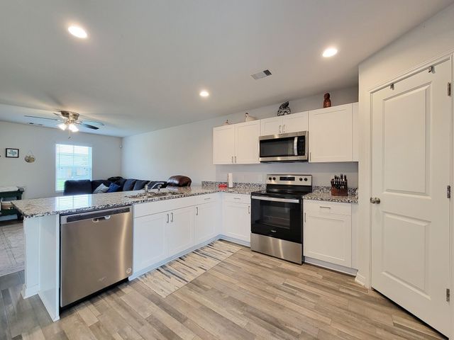 111 Avalon Drive, Huntsville, TX 77320