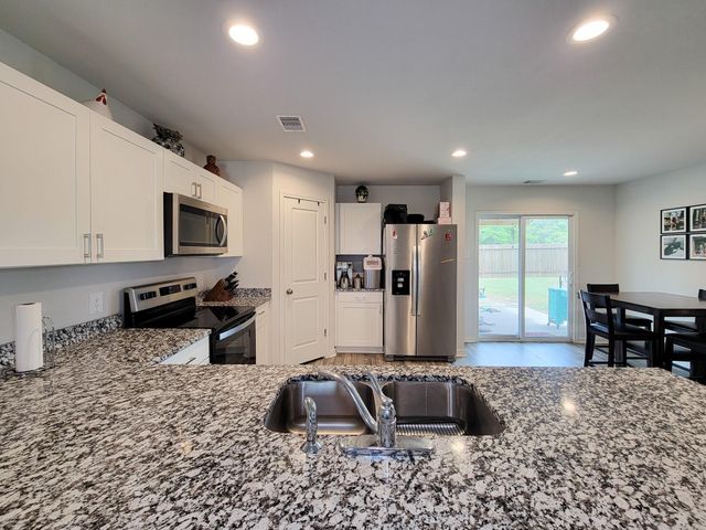 111 Avalon Drive, Huntsville, TX 77320