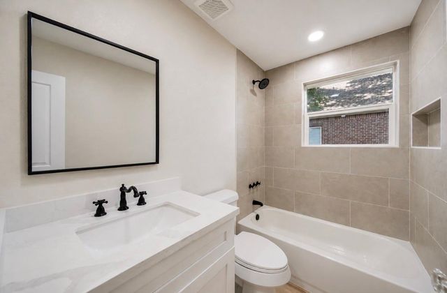 717 Clayton Street, Tomball, TX 77375