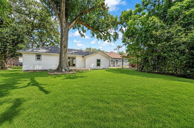 717 Clayton Street, Tomball, TX 77375
