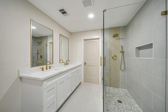 717 Clayton Street, Tomball, TX 77375