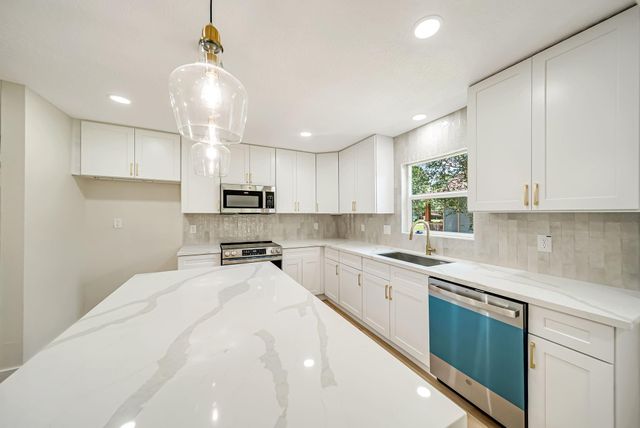 717 Clayton Street, Tomball, TX 77375