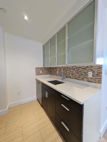 13619 Franklin Avenue 4C, Flushing, NY 11355