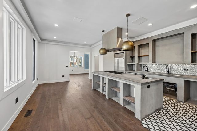 1412 W Fuller Street, Chicago, IL 60608