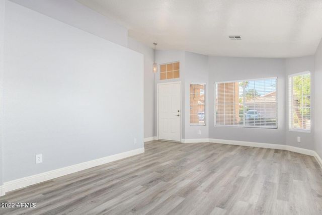 109 W Helena Drive, Phoenix, AZ 85023