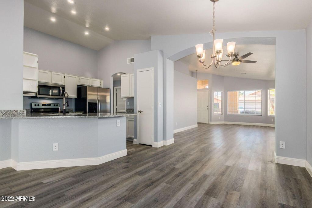 109 W Helena Drive, Phoenix, AZ 85023