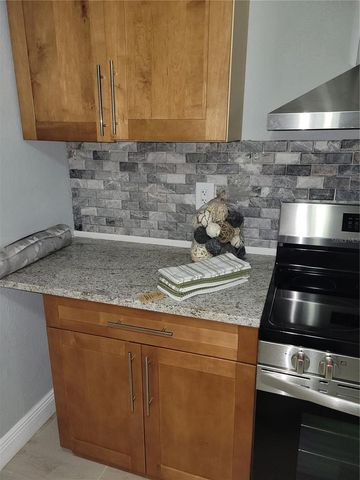 5548 11TH STREET, Zephyrhills, FL 33542