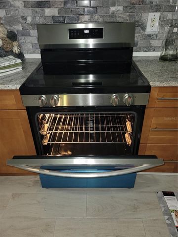 5548 11TH STREET, Zephyrhills, FL 33542