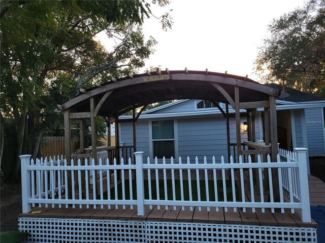 5548 11TH STREET, Zephyrhills, FL 33542