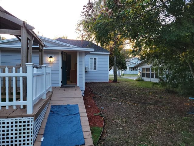 5548 11TH STREET, Zephyrhills, FL 33542