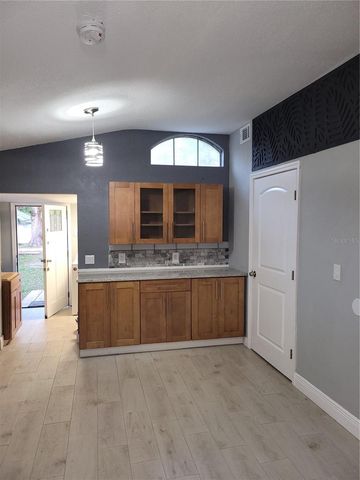 5548 11TH STREET, Zephyrhills, FL 33542