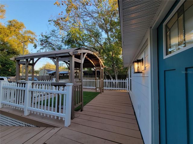 5548 11TH STREET, Zephyrhills, FL 33542