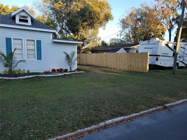 5548 11TH STREET, Zephyrhills, FL 33542