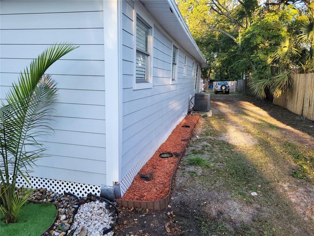 5548 11TH STREET, Zephyrhills, FL 33542