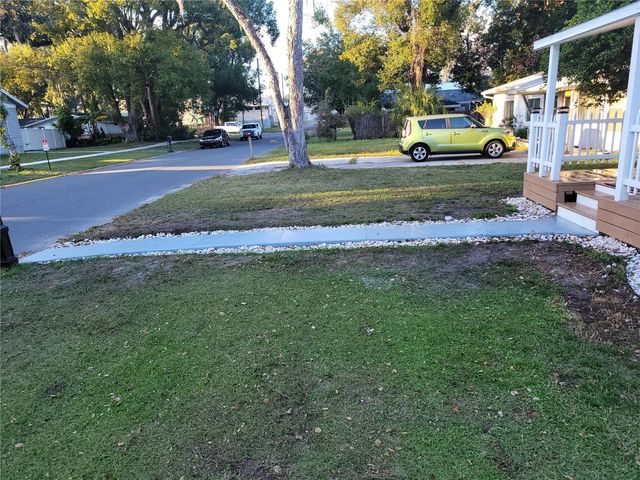 5548 11TH STREET, Zephyrhills, FL 33542