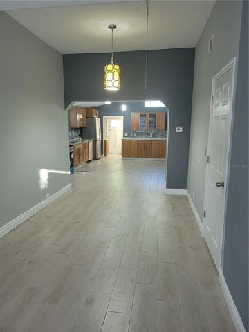 5548 11TH STREET, Zephyrhills, FL 33542