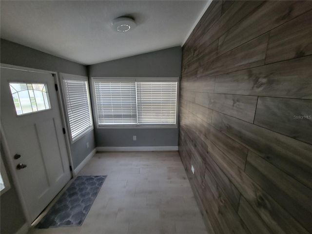 5548 11TH STREET, Zephyrhills, FL 33542