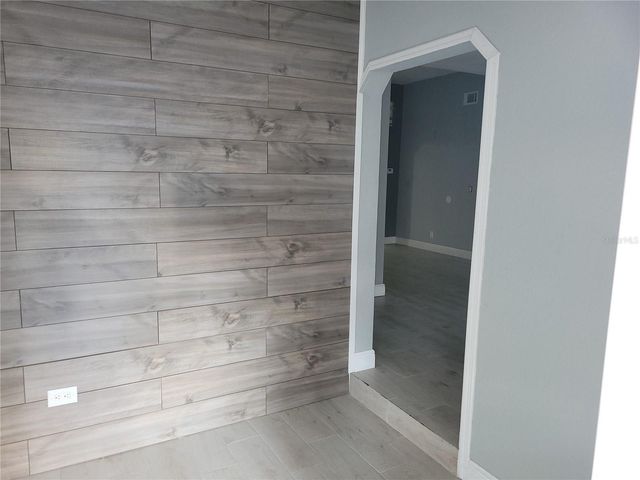 5548 11TH STREET, Zephyrhills, FL 33542