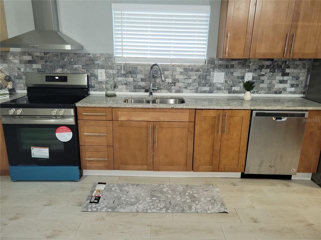 5548 11TH STREET, Zephyrhills, FL 33542