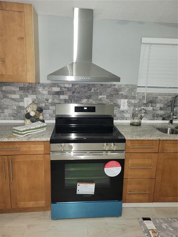 5548 11TH STREET, Zephyrhills, FL 33542