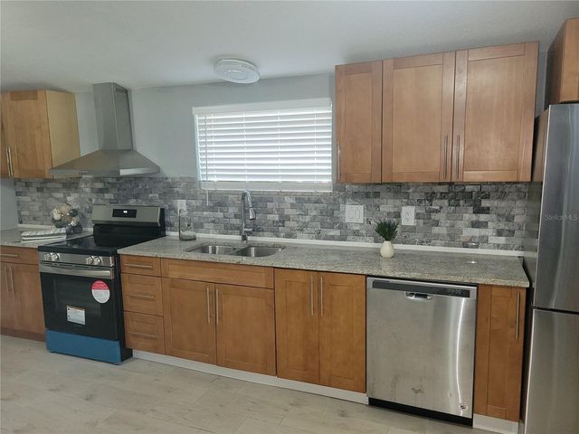 5548 11TH STREET, Zephyrhills, FL 33542