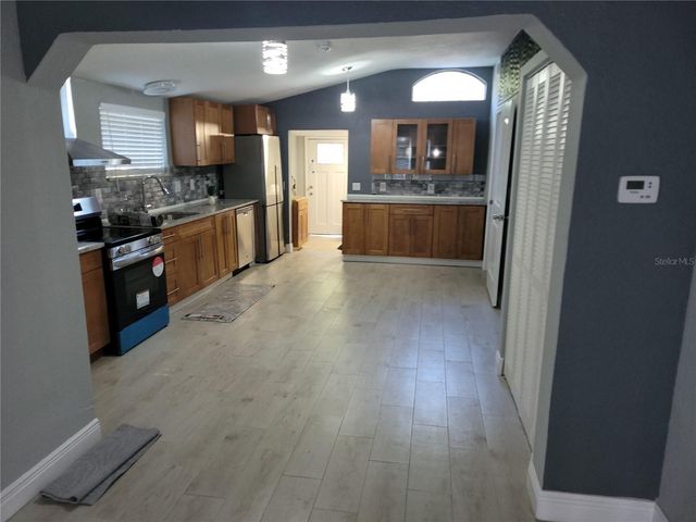 5548 11TH STREET, Zephyrhills, FL 33542