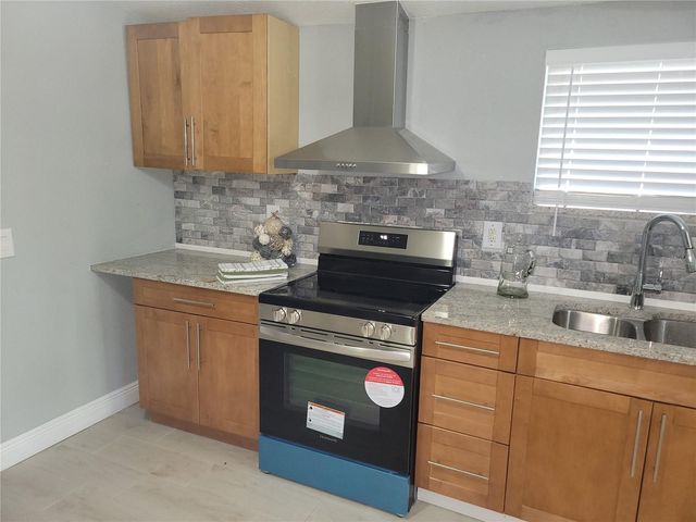 5548 11TH STREET, Zephyrhills, FL 33542