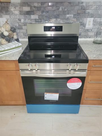 5548 11TH STREET, Zephyrhills, FL 33542