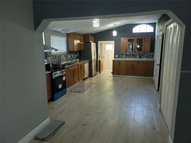 5548 11TH STREET, Zephyrhills, FL 33542