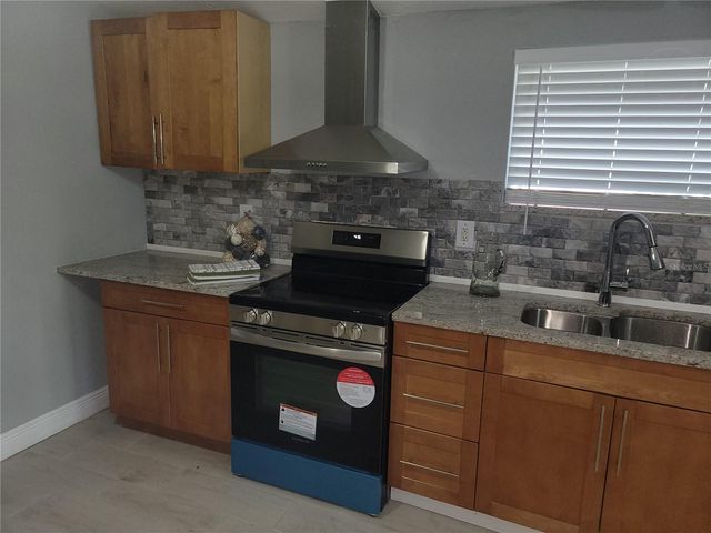 5548 11TH STREET, Zephyrhills, FL 33542